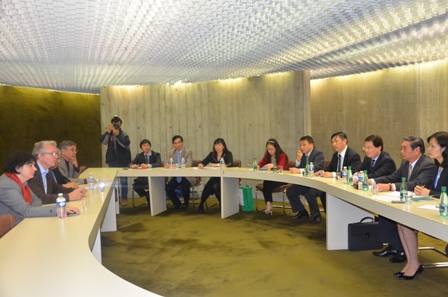 Постоянный член Секретариата ЦК КПВ Ле Хонг Ань находится во Франции с рабочим визитом